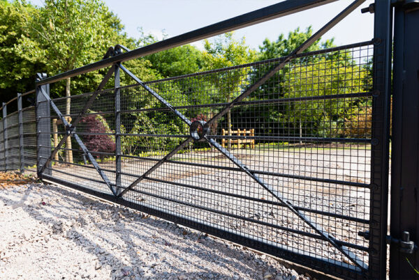 The Dorset Farm Estate Fencing | Stock Gates - With Wire