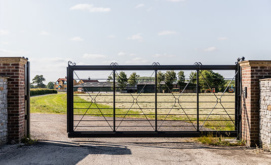 The Dorset Farm Estate Fencing | More - Electric Gate