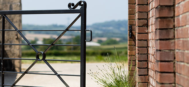 The Dorset Farm Estate Fencing | News - Timeless Appeal